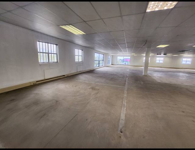 612M² OFFICE TO LET IN HALFWAY GARDENS